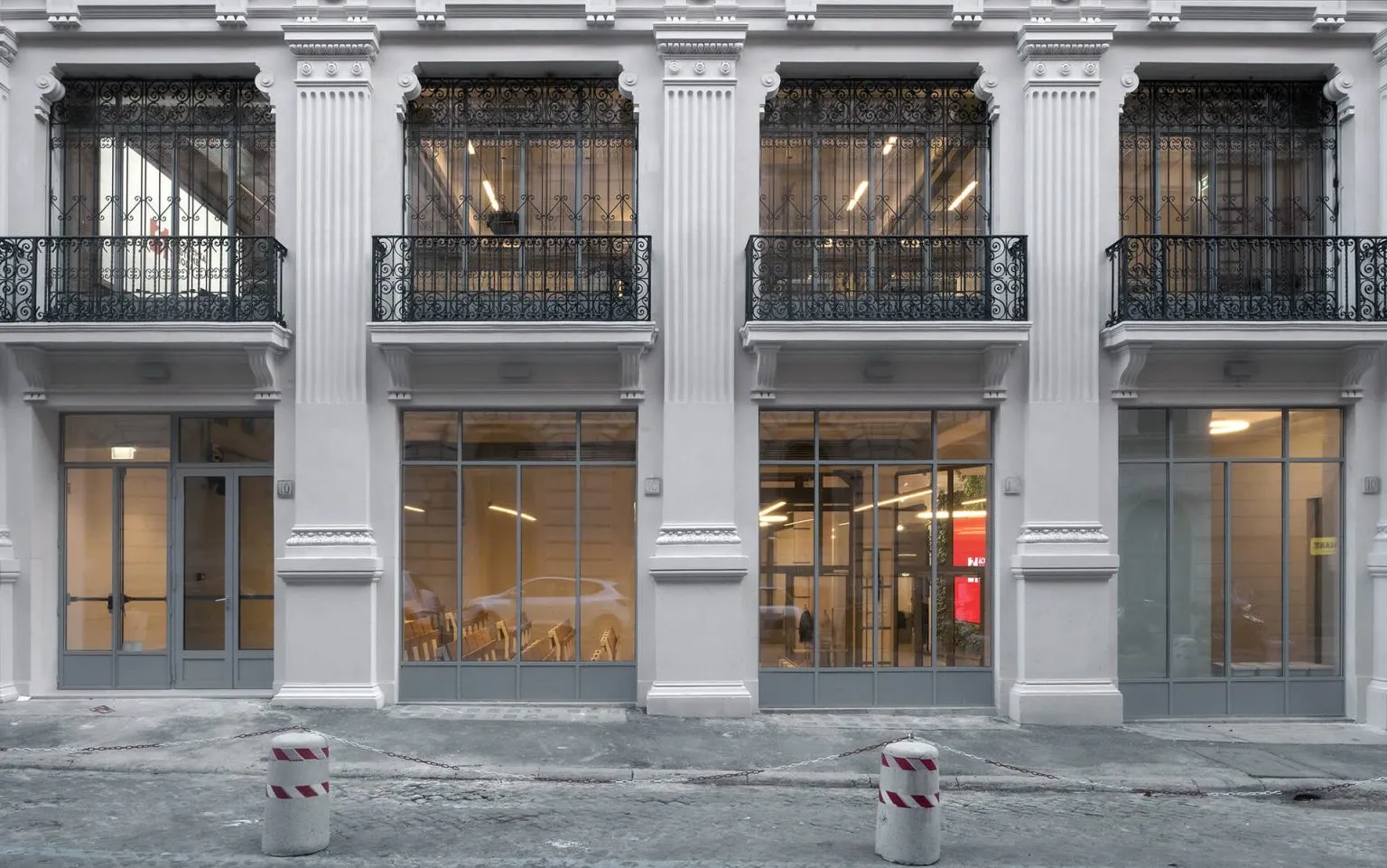 Corridoio storico ex Magazzini MAS con archi romani e installazione impianto antincendio wireless Comelit