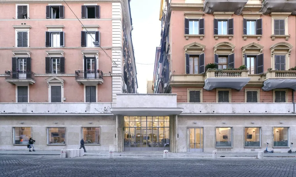 Vista esterna del quartiere storico di Roma dove si trova l'Accademia Costume & Moda