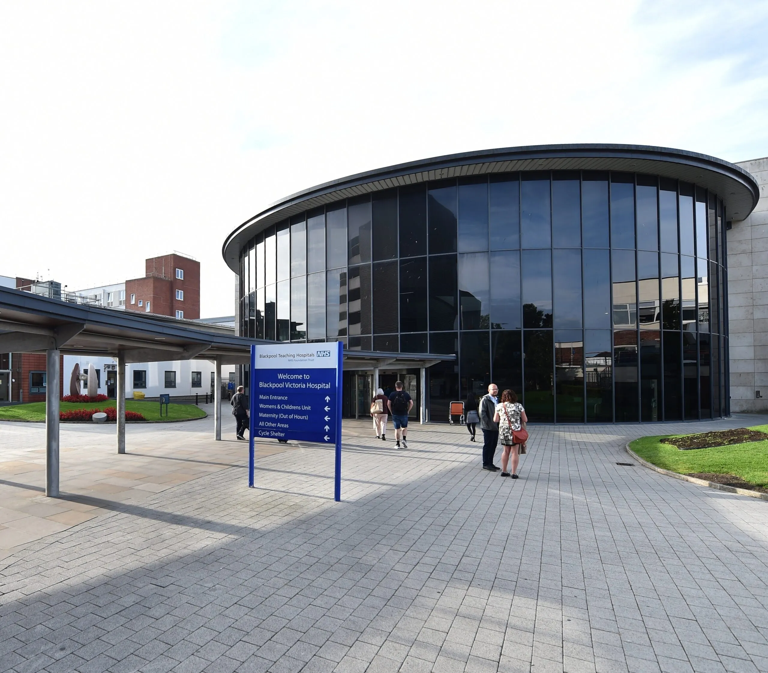 Ingresso principale del Blackpool Victoria Hospital con gestione accessi Comelit-PAC integrata