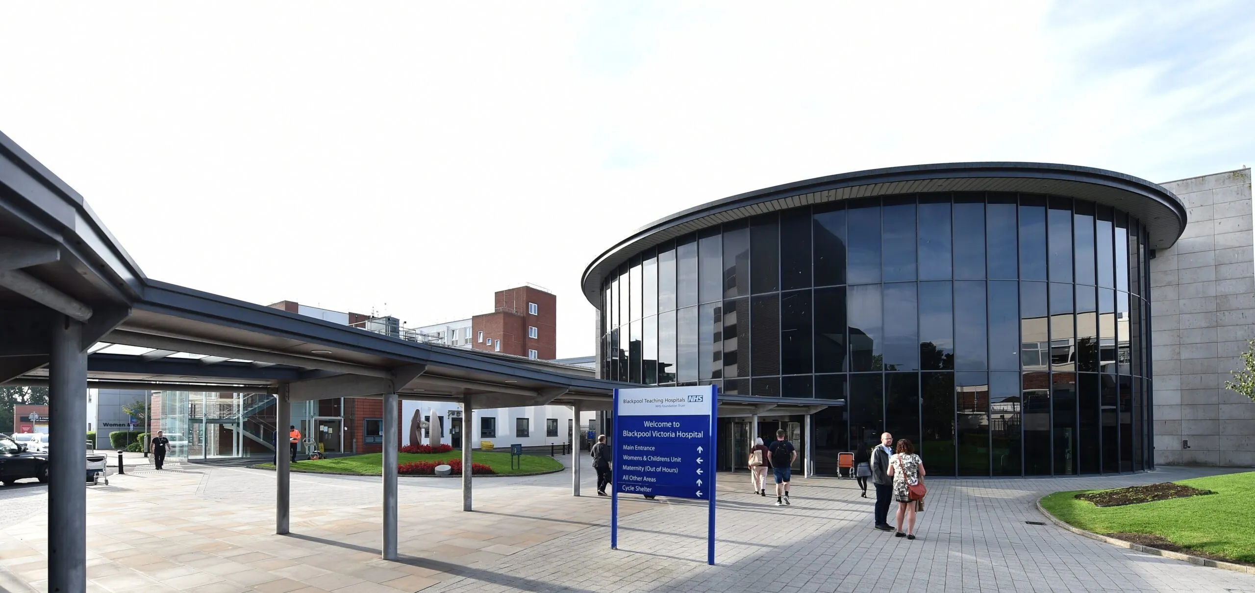 Ingresso principale del Blackpool Victoria Hospital con gestione accessi Comelit-PAC integrata