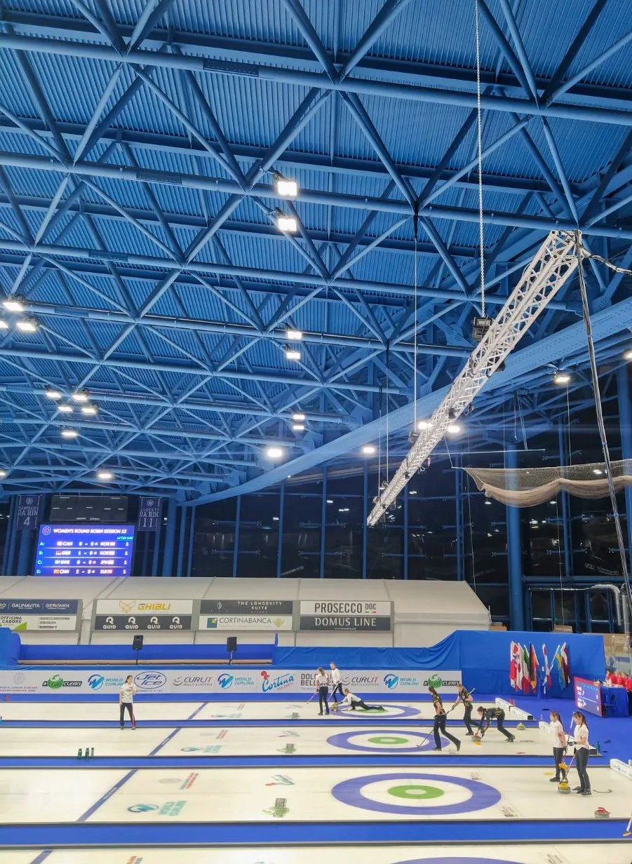 Olimpic Stadium Cortina con sistemi sicurezza Comelit per Olimpiadi Milano-Cortina 2026 - vista interna pista curling