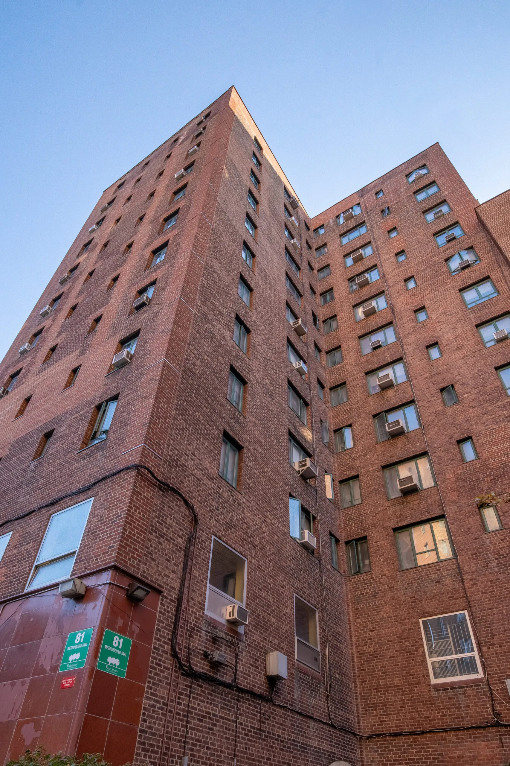 Edificio di Parkchester nel Bronx dotato di sistema di videocitofonia IP Comelit con gestione via App