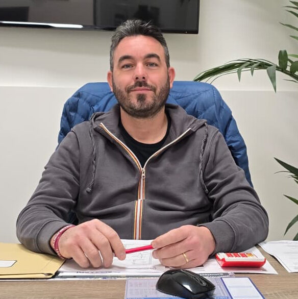 Sergio Sugamiele, titolare di Sugamiele S.R.L., azienda specializzata nell’installazione di impianti tecnologici a Trapani.