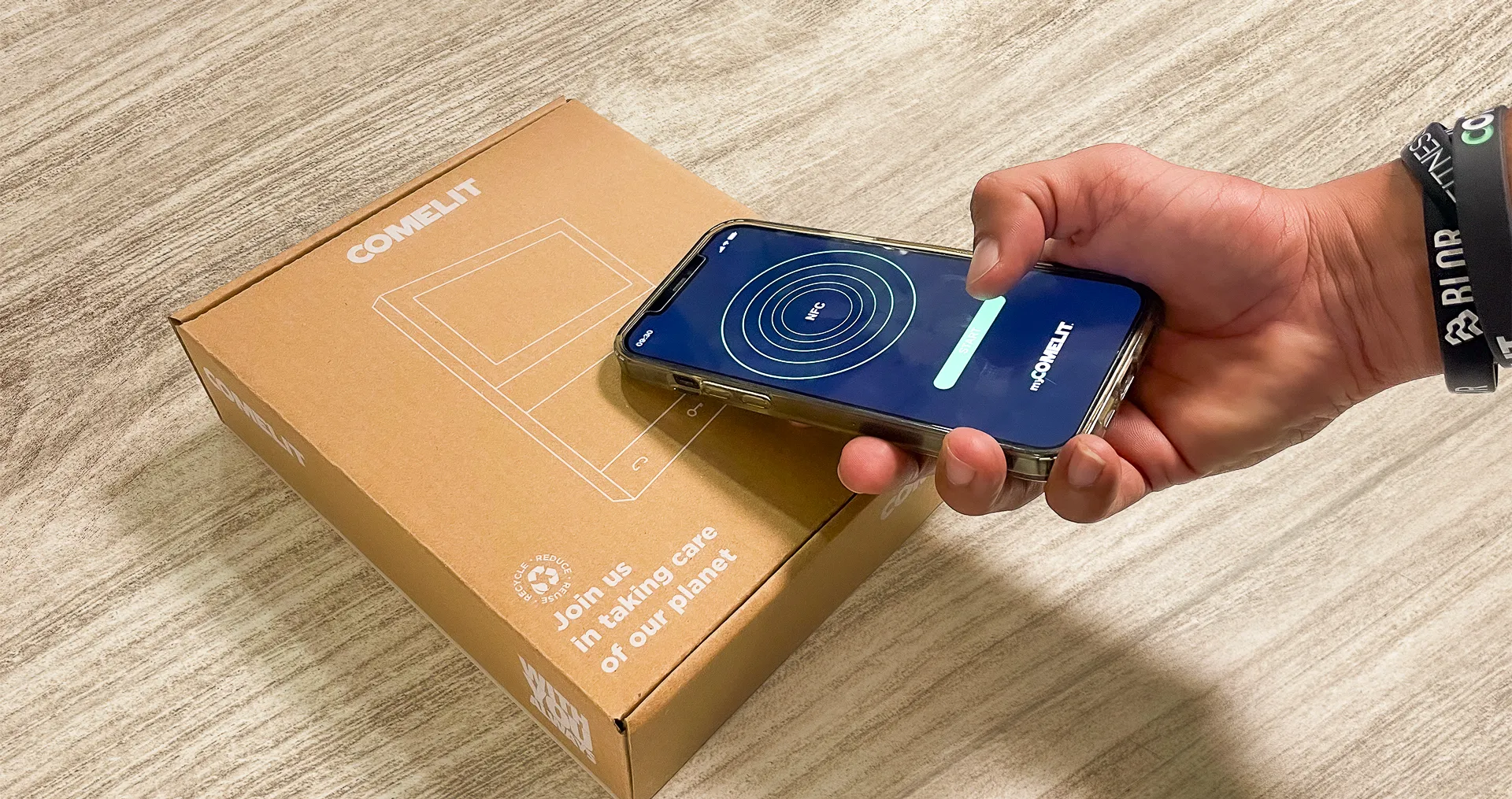 Configurazione NFC videocitofono condominio Comelit tramite smartphone per installazione veloce