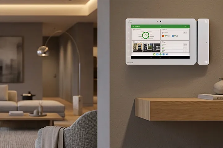 Touch screen Comelit per supervisione di impianto KNX in casa