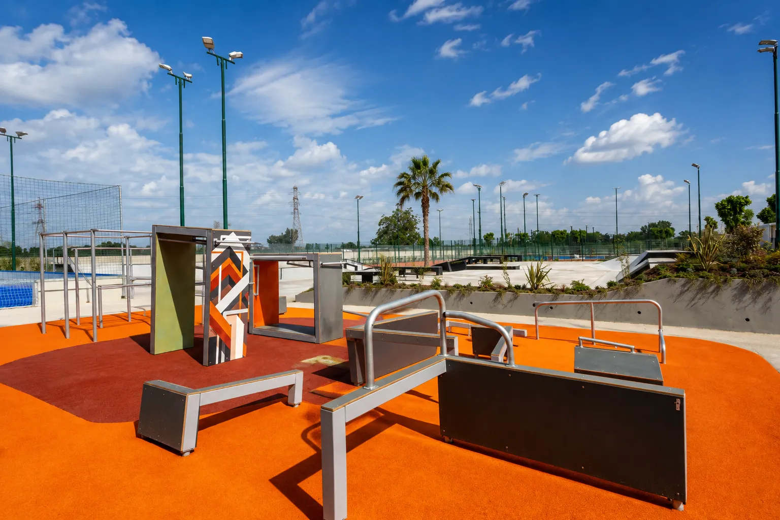 Area parkour del Centro Sportivo Pino Daniele monitorata dai sistemi di sicurezza Comelit.