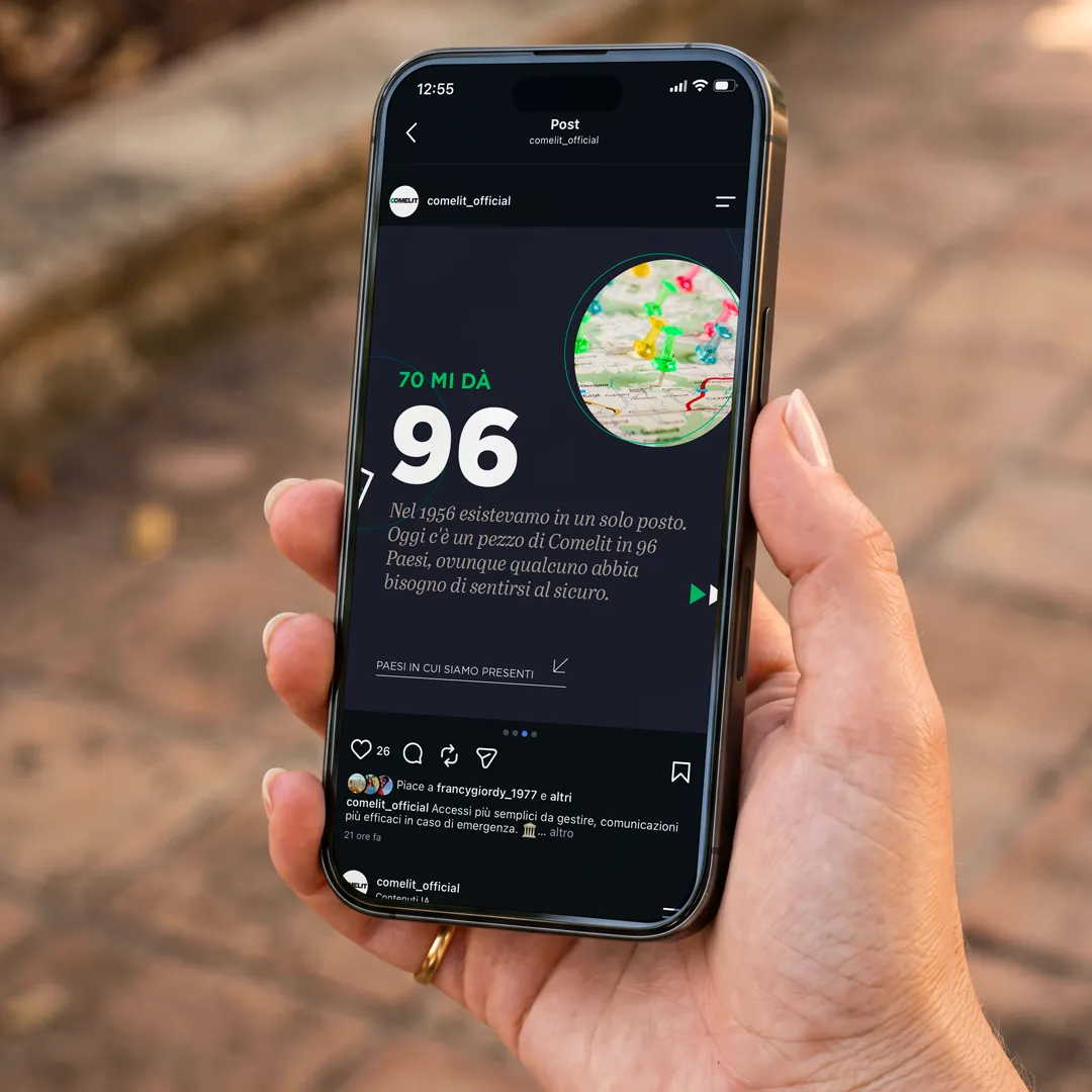 Smartphone con il post Instagram di Comelit per i 70 anni: presente in 96 Paesi nel mondo