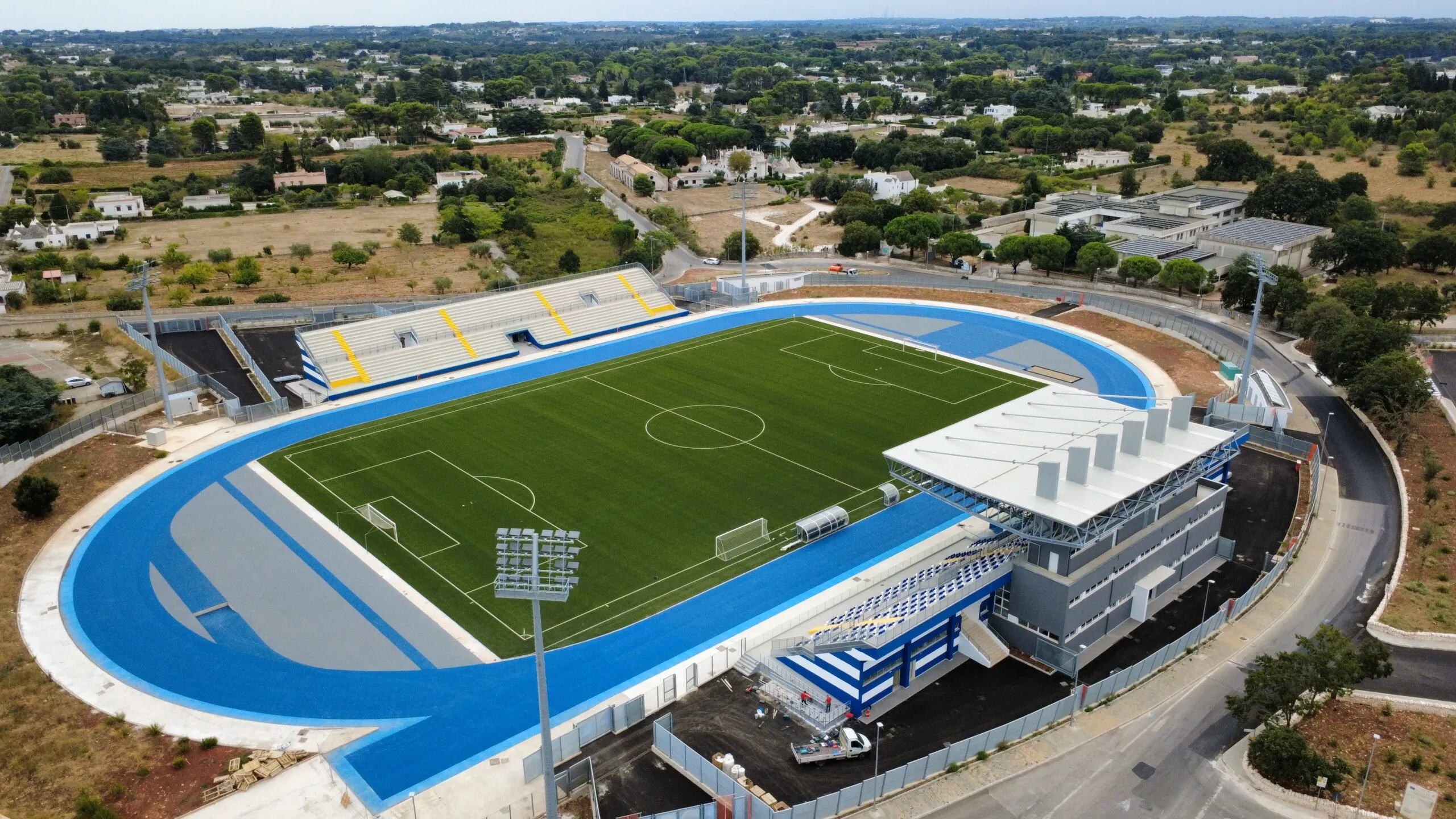 Ingressi e tribuna principale del nuovo Stadio Pergolo di Martina Franca