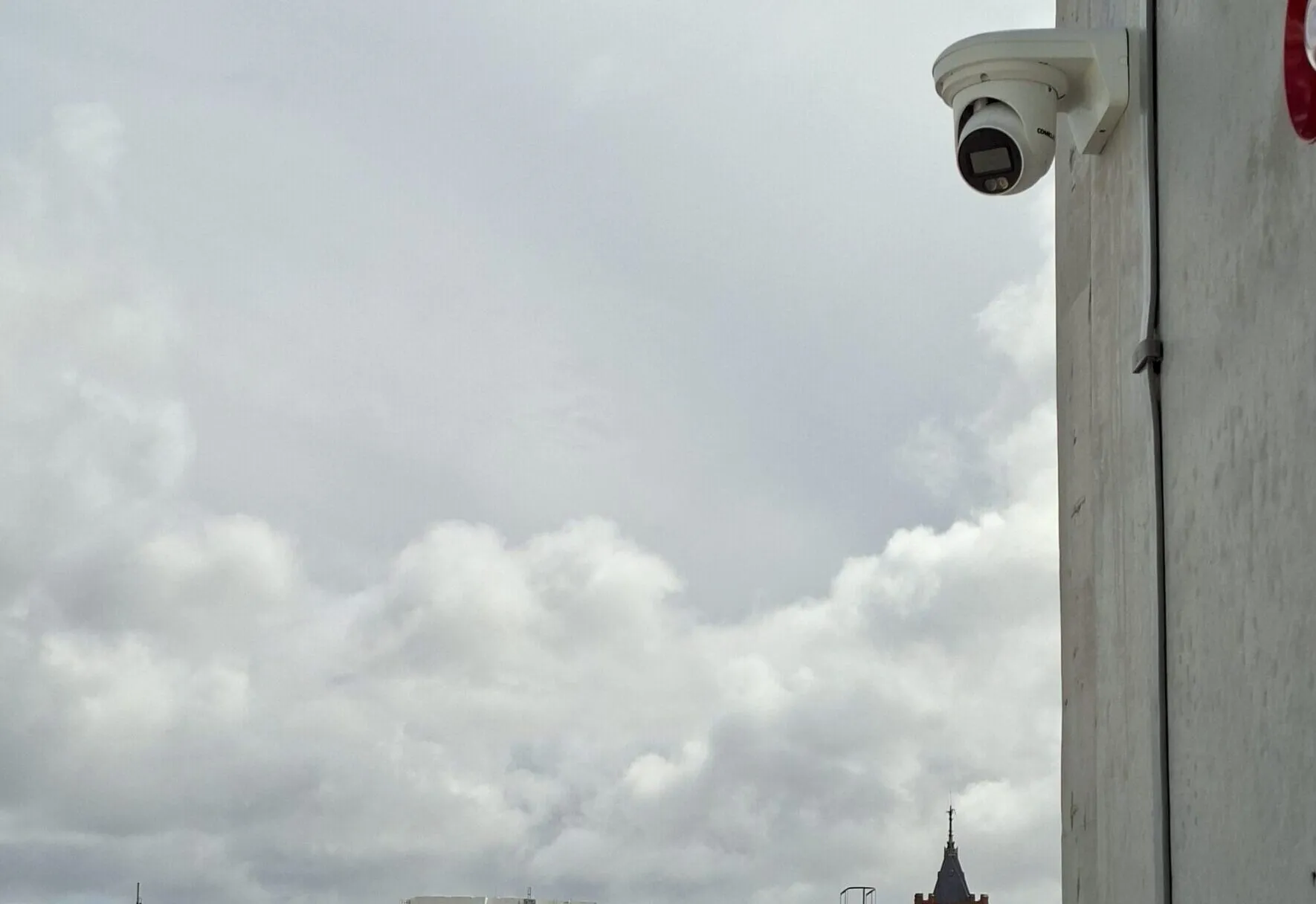 Telecamera di videosorveglianza installata presso Mermaid Quay a Cardiff